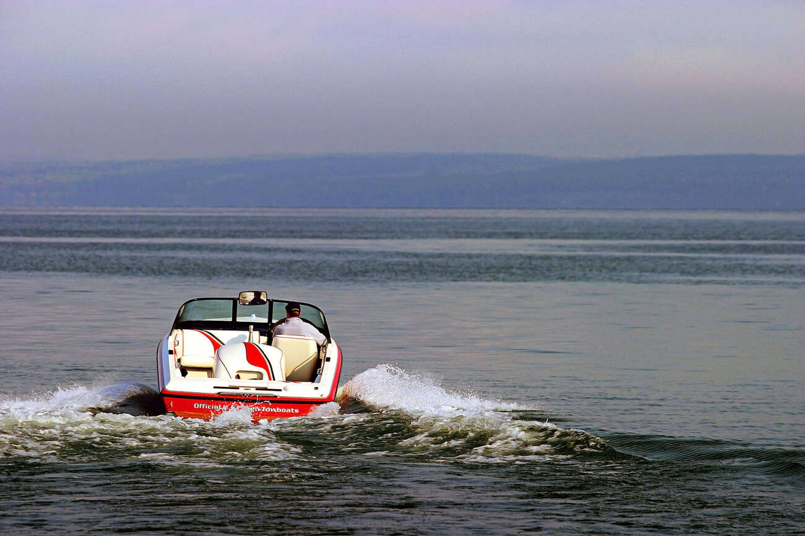 Enjoy a thrilling speed boat ride in Pune