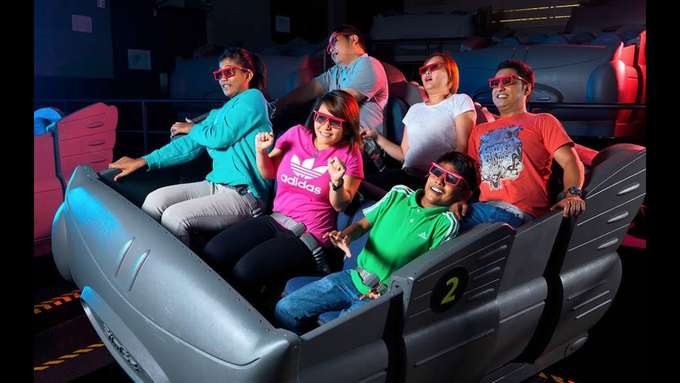 Enjoy a thrilling Extreme Log Ride with 4D effects