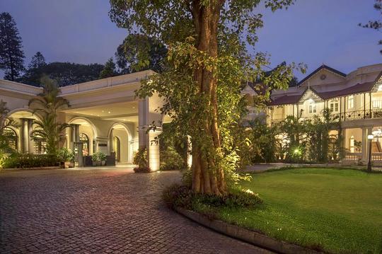 Candle Light Dinner In Pagoda At Taj Image