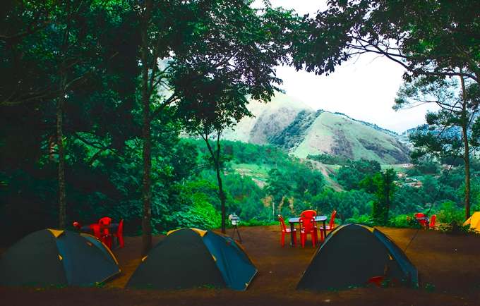 Go for Camping Retreat in Munnar and enjoy the views of beautiful surroundings of Munnar