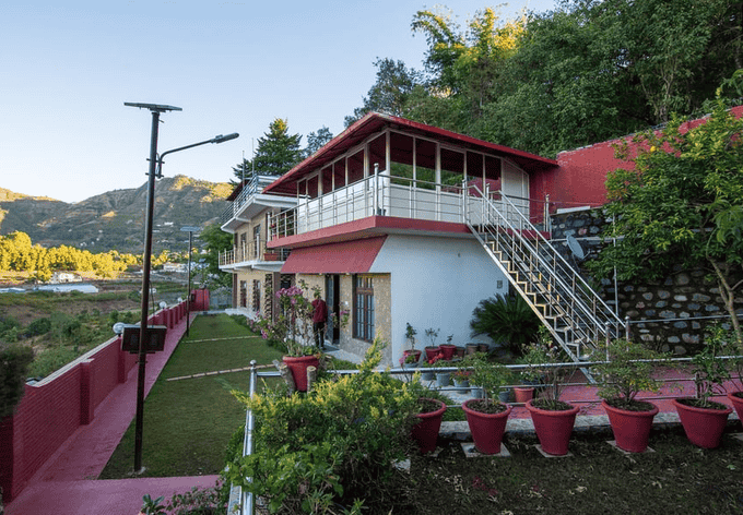 A Comfortable Stay Nestled in the Lush Greenery of Nainital