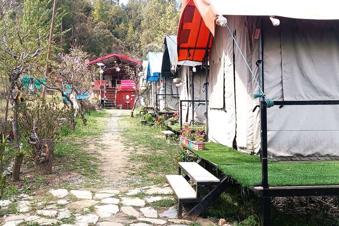 Reconnect with nature on an ovenight camping escape in Mukteshwar’s lush setting