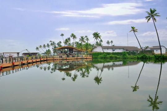 Aquatic Island Resort Image