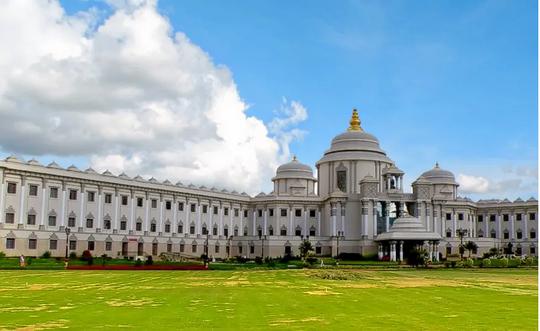 Bangalore Sightseeing Bus Image