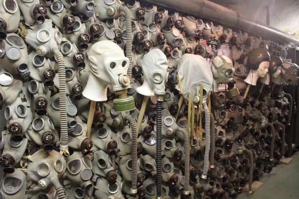 Q0wl2yws0q2tn9l167imr81xgj2i gasmask%20in%20nuclear%20bunker%20museum