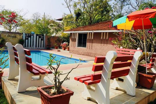 Button Eyes Resort Image