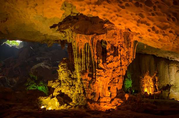 Qftb2946h99mgtass7mrre28oiwq sung%20sot%20cave%20(surprise%20caves),%20halong%20bay