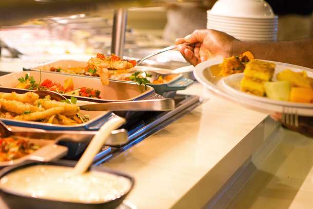 Qh1bf1upymbn3wlmg1bae9wa6vua dining carnival cruise line carnival breeze 18971%203 2