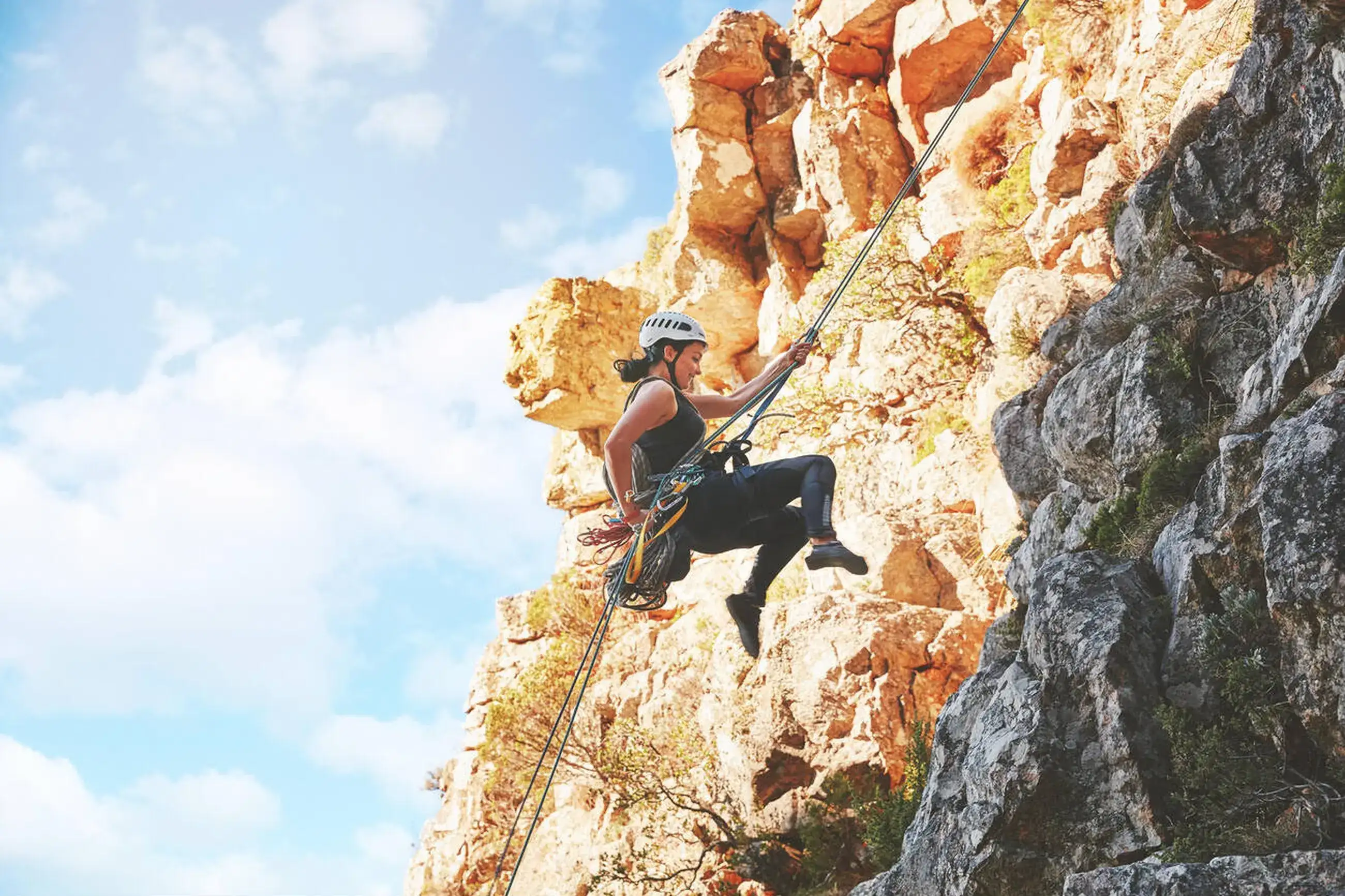 Grip the ropes and rappel down rugged cliffs in Auli