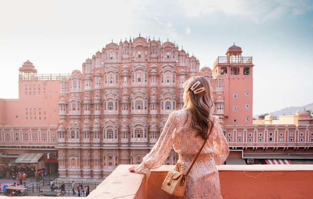 Tourist enjoying the views of Hawa Mahal