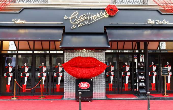 Crazy Horse, Paris