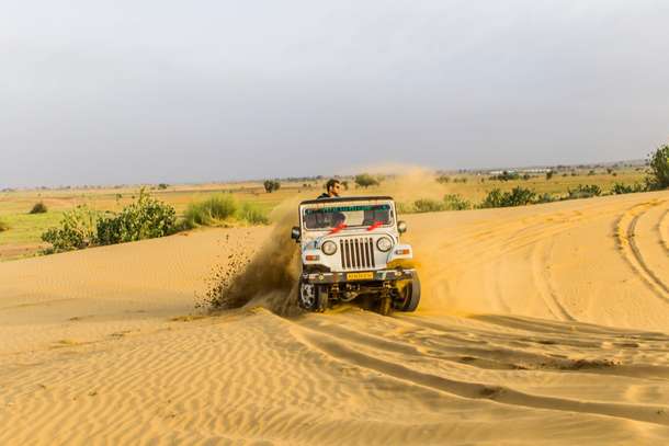 Enjoy a dune bashing session in Jaisalmer