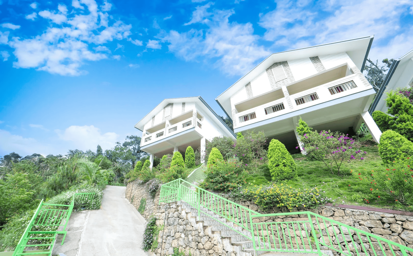 A Luxurious Hilltop Hideaway in Munnar Image