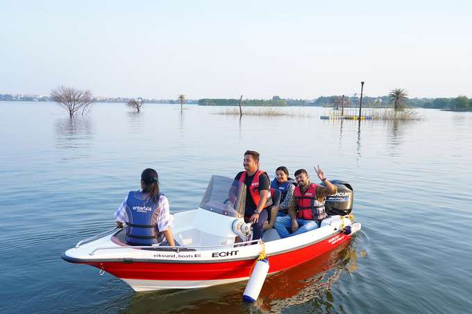 Feel the adrenaline as you zoom across Jhanjh Lake on a speed boat