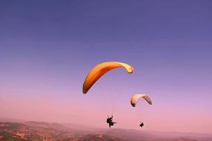 Paragliding in Saputara