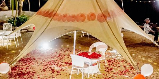 Candle Light Dinner In Mumbai Beach Image