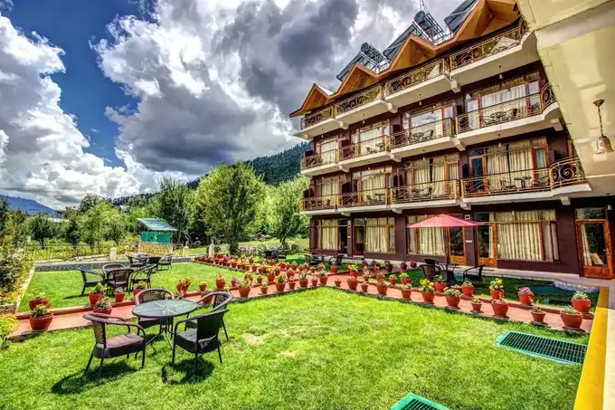 Snow Peak Retreat, Manali | Luxury Staycation Deal