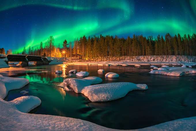 Northern Lights In Sweden With Dinner On The Ice