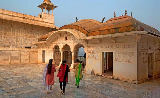 Delhi to Agra Tour Package One Day by Bus Image