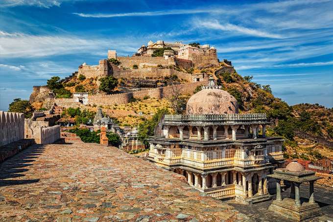 Explore Kumbhalgarh Fort and more on a scenic Udaipur outskirts tour