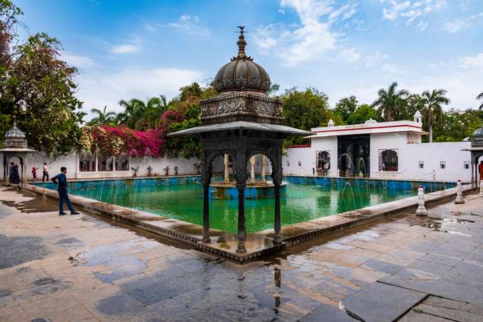 Explore the royal charm of Saheliyon Ki Bari’s scenic beauty