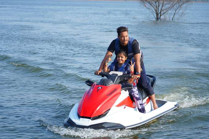 Make the most of your time on the water with a thrilling ride