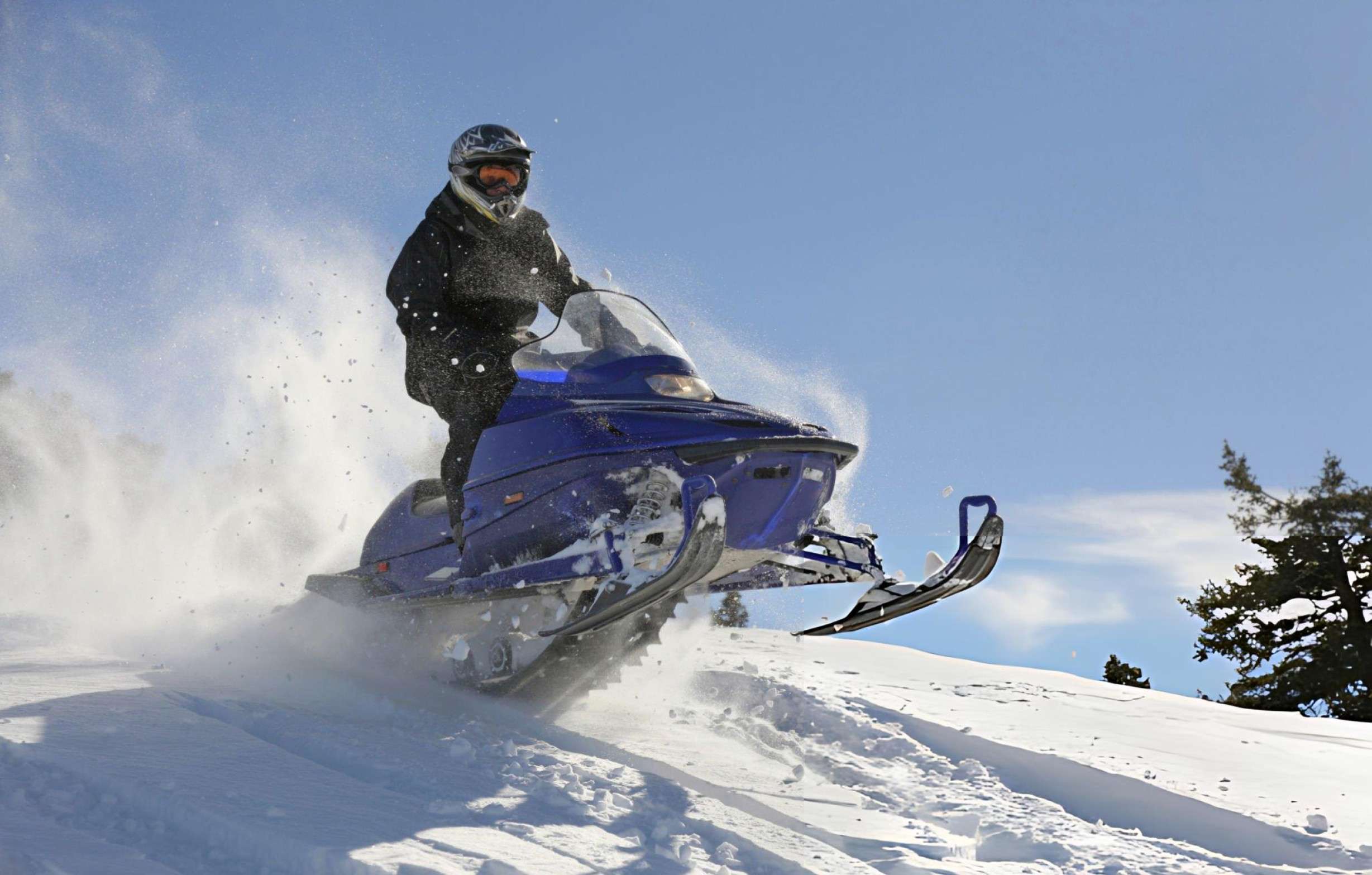 Drive through snow with 2 km of self-driving on a snowmobile