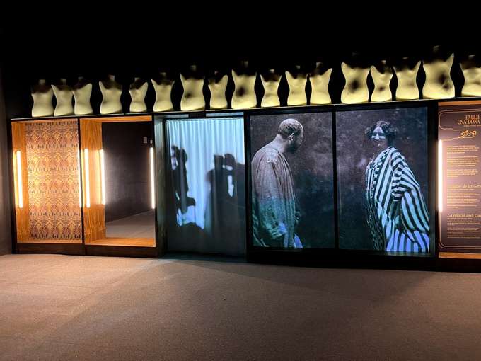 Marvel at the interactive displays in the Ideal Centre d'Arts Digitals