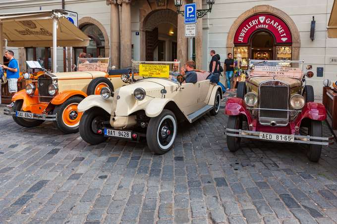 Tour around Prague in vintage cars