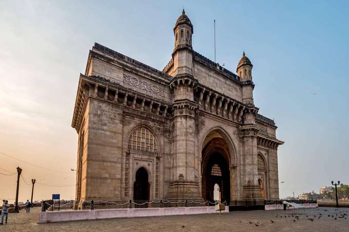 Go on a 12 hour sightseeing trip to Mumbai from Pune to explore Gateway of India & other attractions  