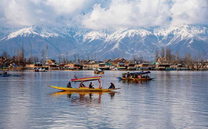 Calm waters of Dal Lake in Srinagar