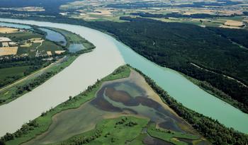 U29bqb8xn2dfjci5mbdxzktdavwr aerial image of the confluence of the inn and salzach (view from the west)