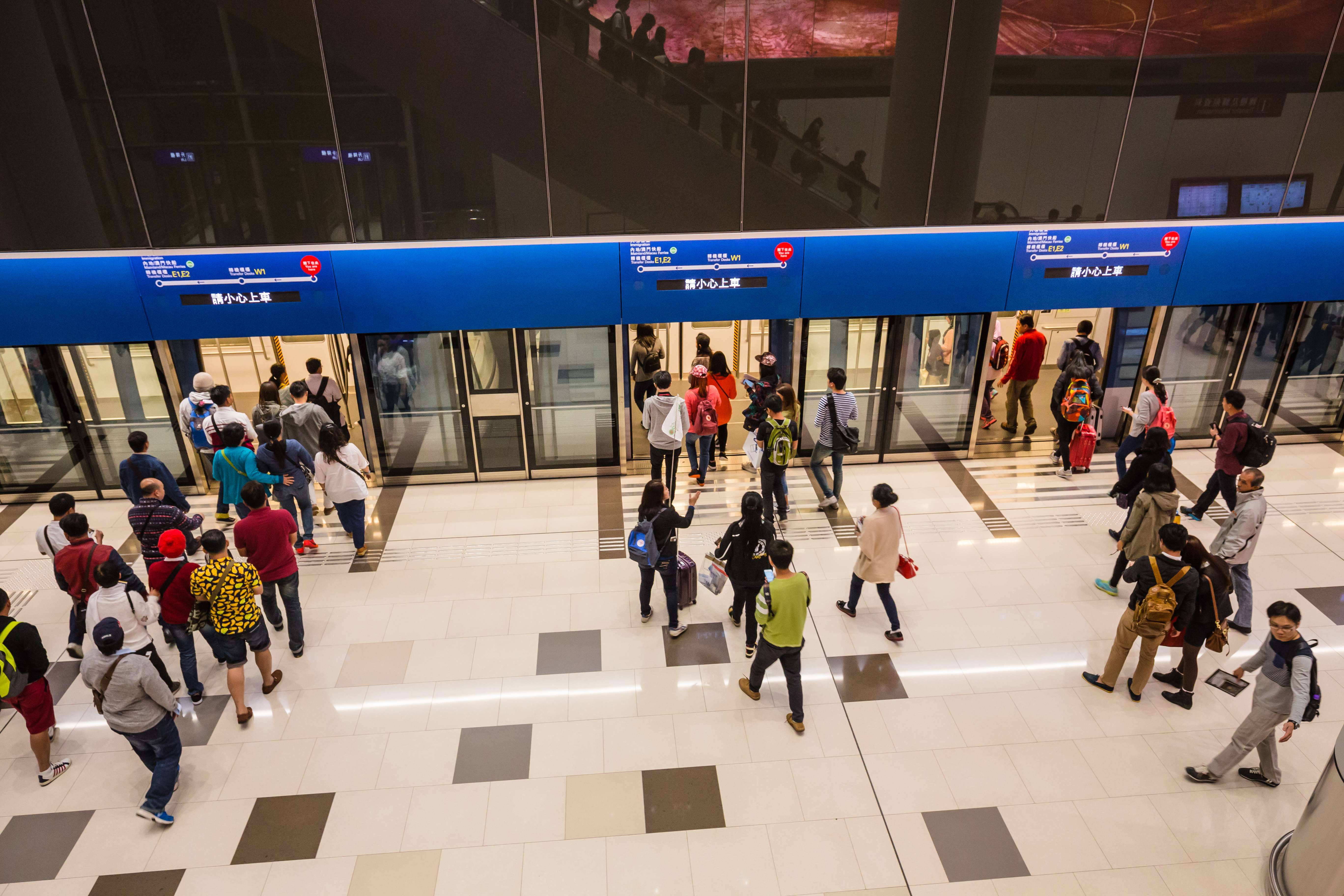 Travel in comfort between HKIA and Hong Kong City Center