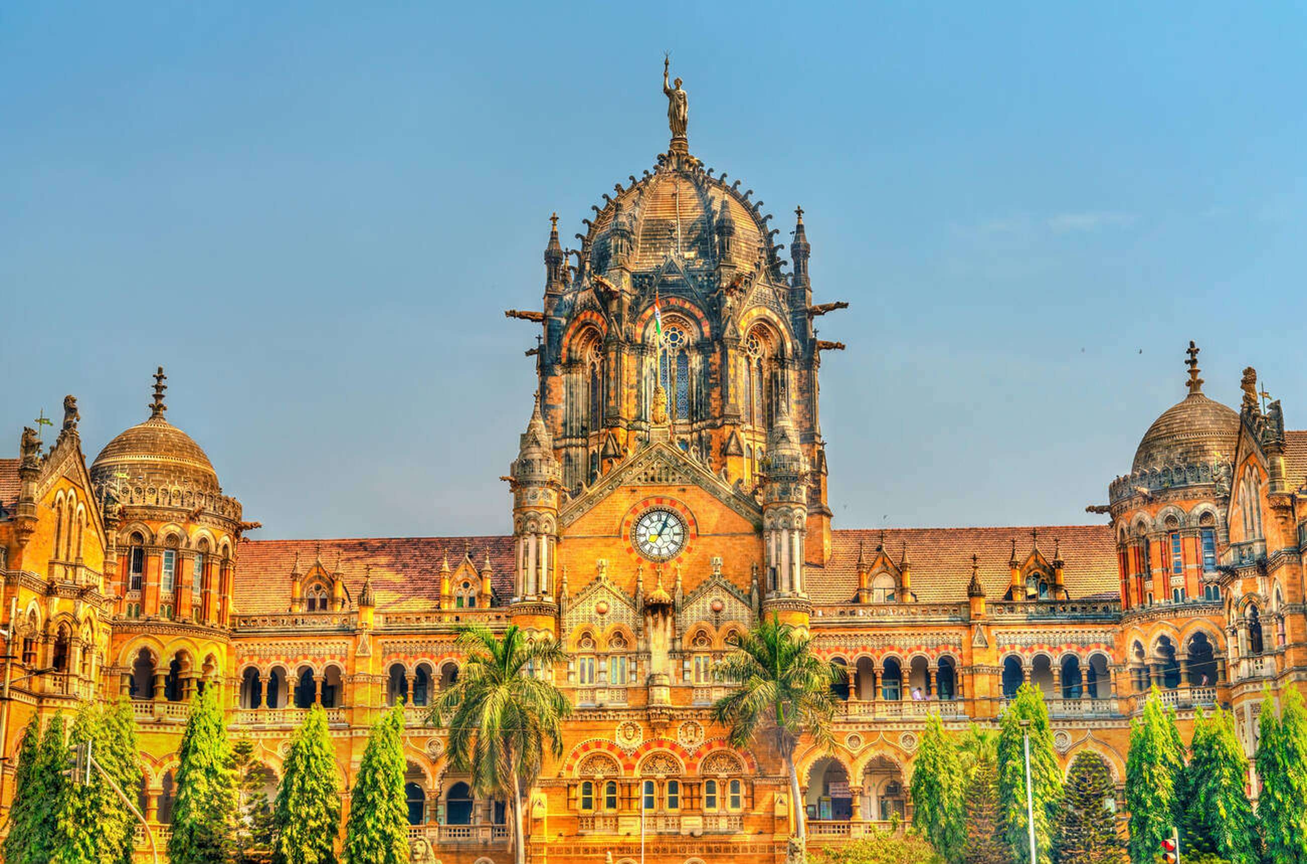 Book the Heritage Walking Tour in Mumbai and explore the city