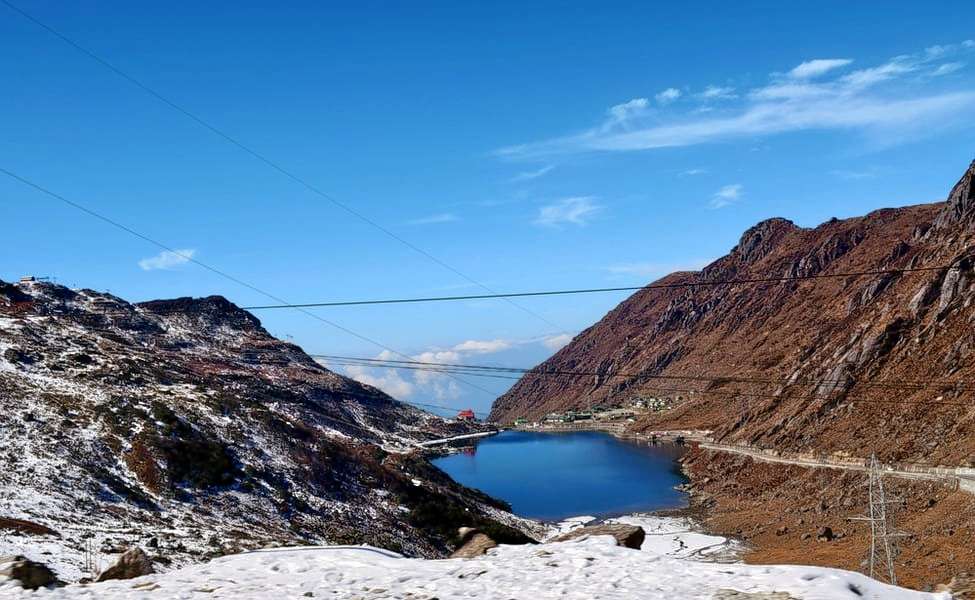 Admire the natural beauty of Tsomgo lake in Gangtok