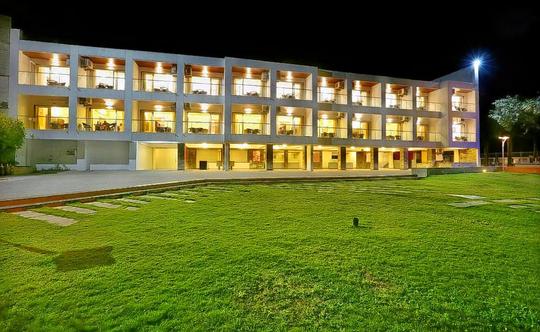 7 Apple Resort Lonavala Image