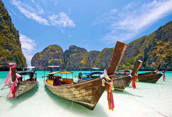 Take a tour to Phi Phi Islands on a long tail boat