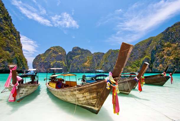 Take a tour to Phi Phi Islands on a long tail boat