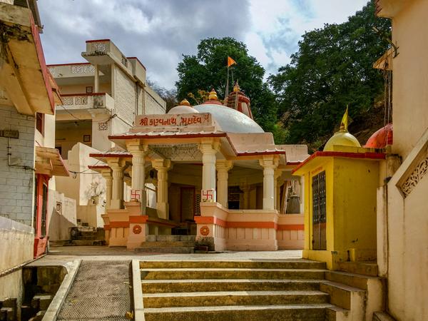 Kamnath Mahadev Mandir And Sarada Math