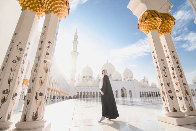 Girl in the Sheikh Zayed Grand Mosque