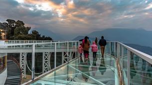 Pelling Skywalk is nestled at an altitude of 7,200 feet above the sea level