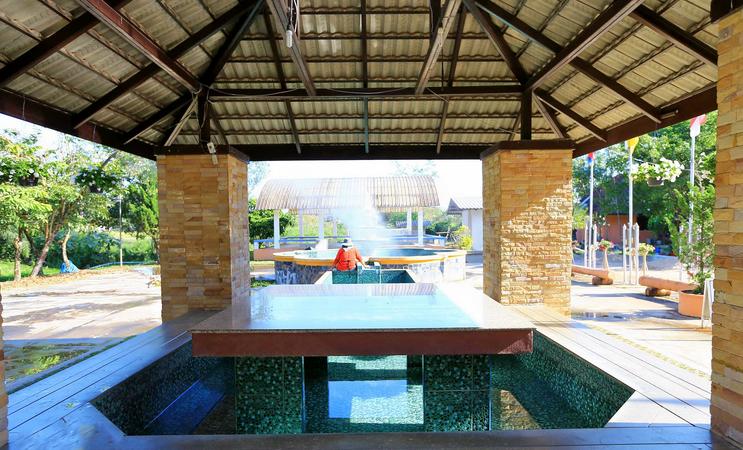 Pong Phra Bat Hot Spring