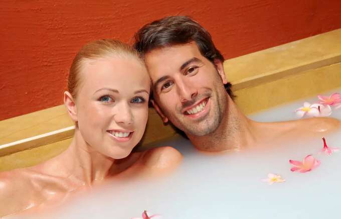 Rejuvenating Milk Bath For Couples in Bangalore
