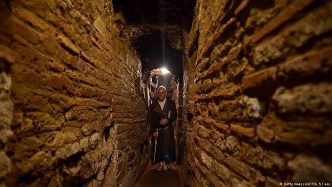 The early Christian crypts and catacombs in Rome