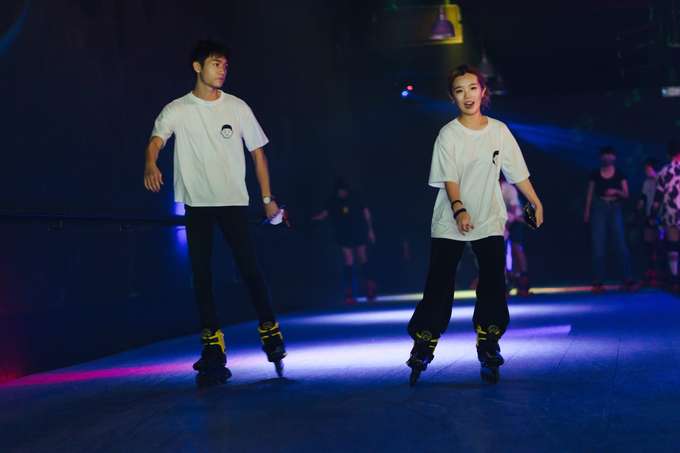 Balance your body on the skates and experience the thrill