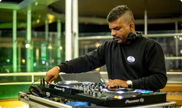 Vqe6twk23tammzltlx8k5r6nty7x livedj entertainment