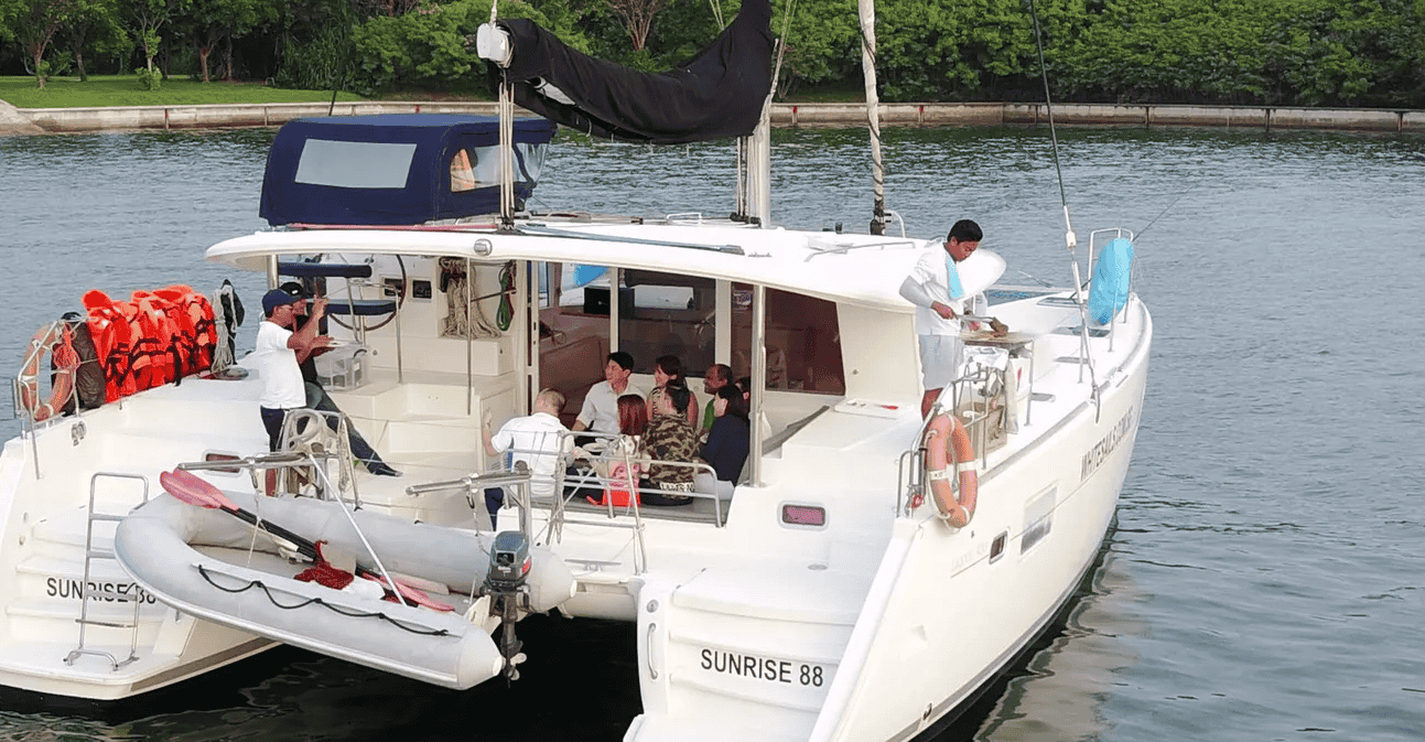 Yacht Rental in Singapore Image