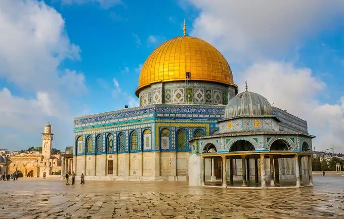 Marvel at the beauty od Dome of the Rock, Islam’s oldest surviving shrine and an architectural jewel