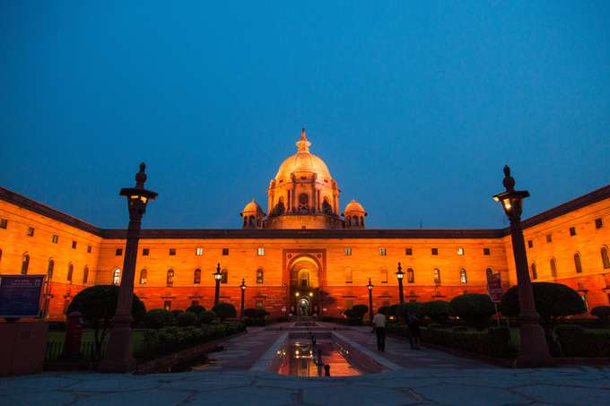 Admire the grandeur of the Rashtrapati Bhawan under starry skies