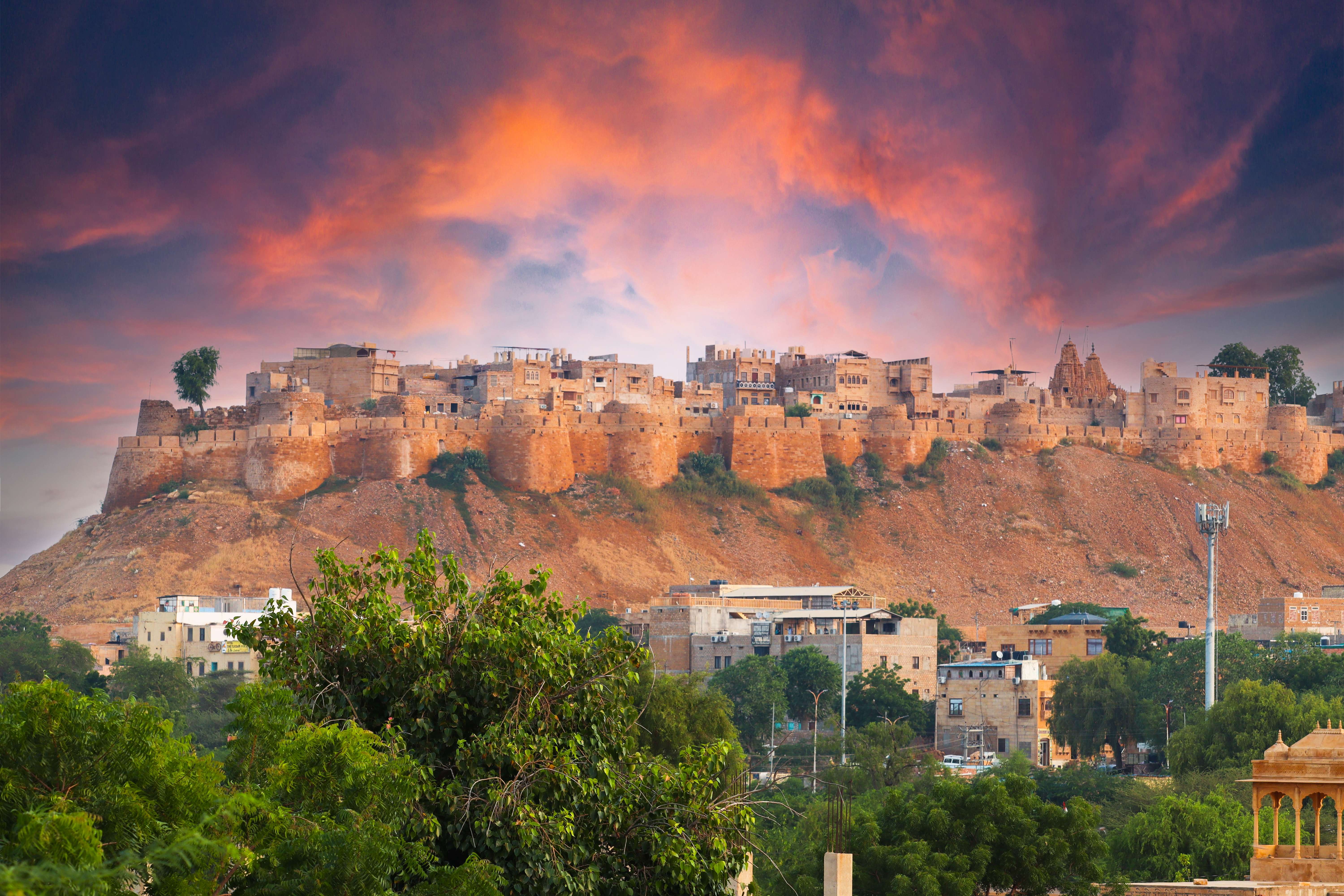 Soak in the scenic views of Jaisalmer Fort on an 8-hour sightseeing tour 